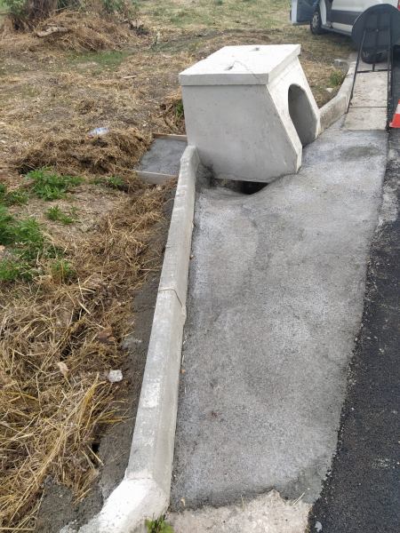 Cordoli e zanelle stradali