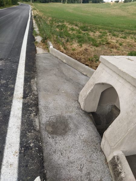 Cordoli e zanelle stradali