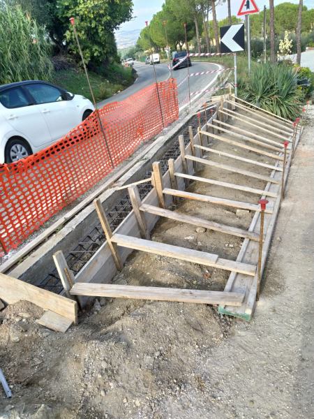 Cordoli e zanelle stradali