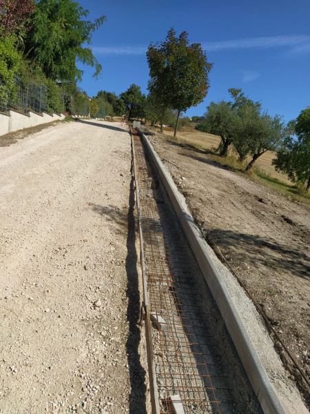 Cordoli e zanelle stradali