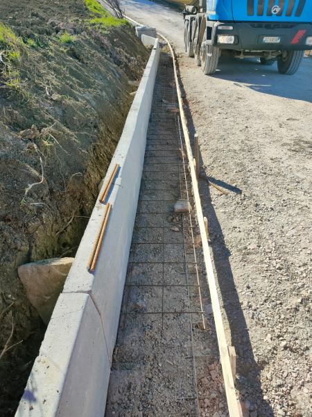 Cordoli e zanelle stradali