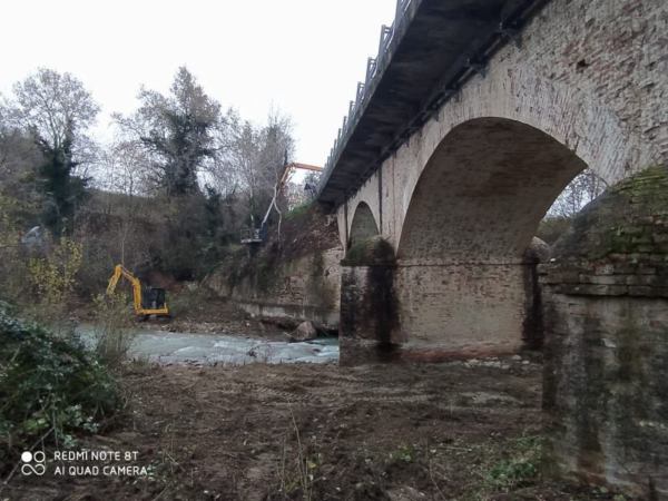 Pulizia alvei fluviali